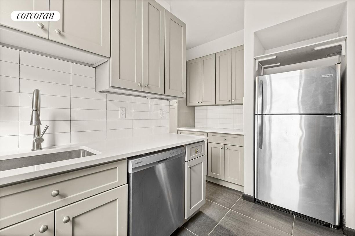 Building Photo - 1291 Dean St