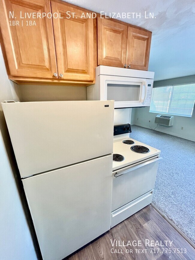 Building Photo - 35 N Liverpool St