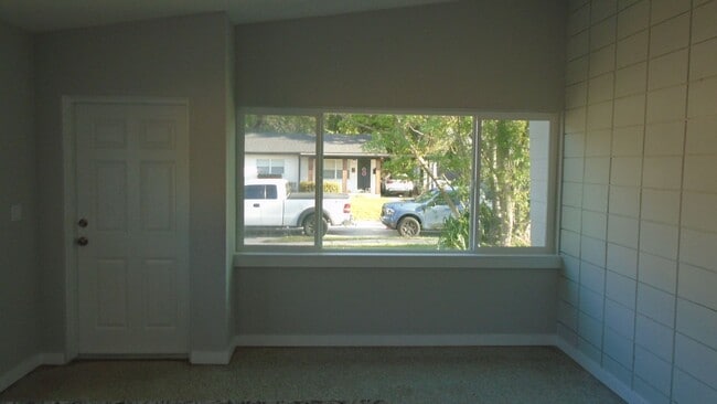 Building Photo - Charming Duplex nestled in the Heart of Wi...