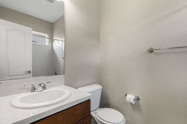 Building Photo - Spacious Townhome in Cherry Creek School District