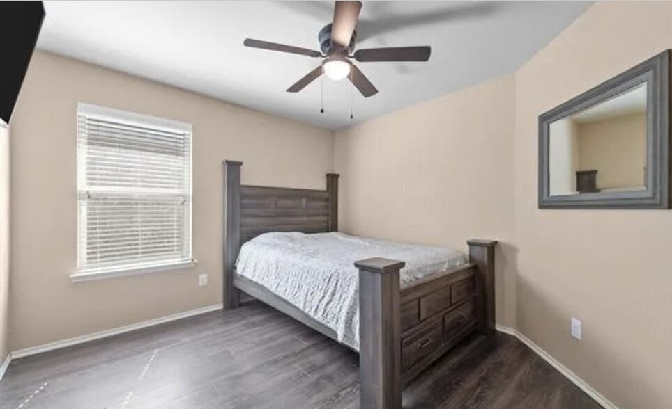 Building Photo - 2107 Hartley Dr