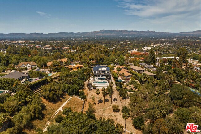 Building Photo - 16838 Oak View Dr