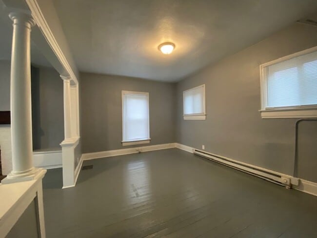 Building Photo - Two bedroom, one bathroom single home in D...