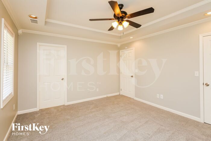 Building Photo - 785 Creek View Dr