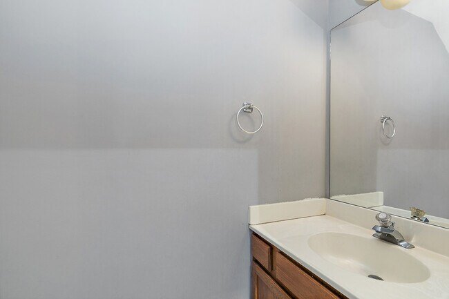 Building Photo - 1273 Cranbrook Dr