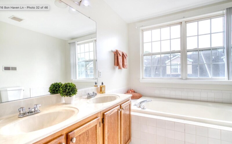 Building Photo - 9816 Bon Haven Ln