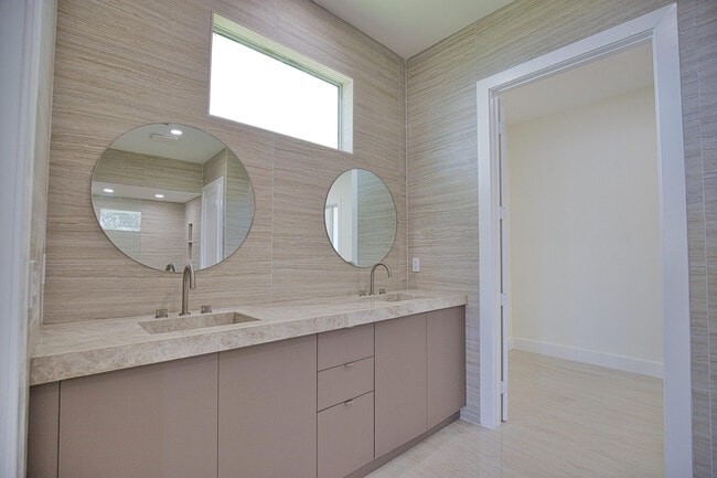 Building Photo - 13064 Via Flavia