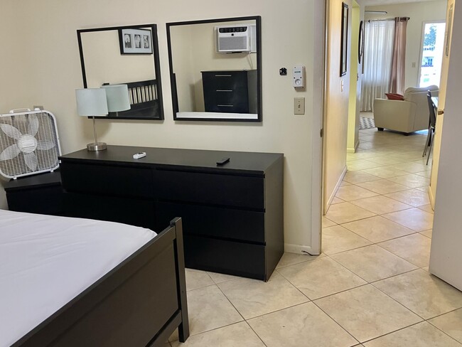 Building Photo - 100 Ventnor E