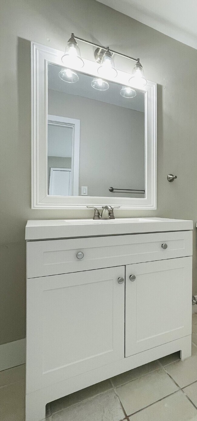 Building Photo - Updated 2-bedroom waterfront duplex with walk-in closets, enclosed Florida room, and canal views ...