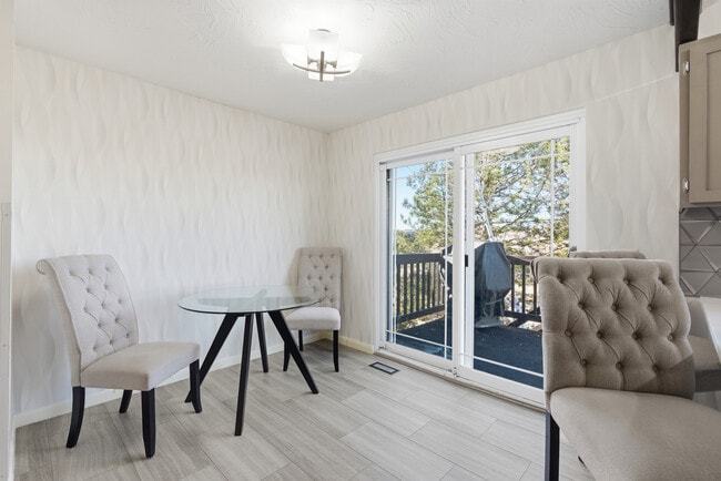 Building Photo - 8682 Alpen Cir