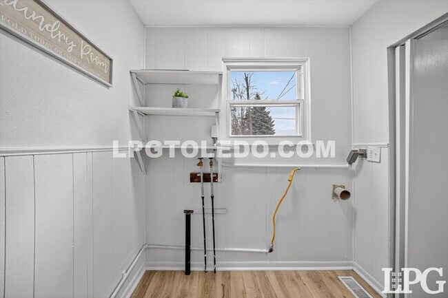 Building Photo - 927 W Northgate Pkwy