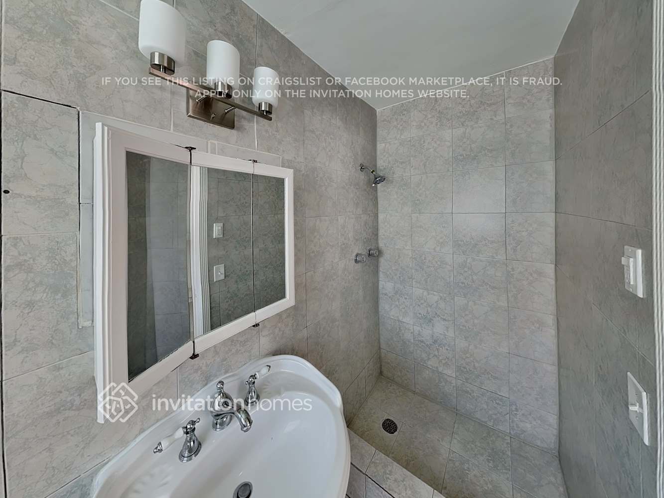 Building Photo - 3660 SW 2nd St