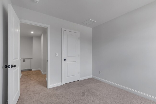 Building Photo - 2121 Cheltenham Pl
