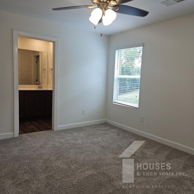 Building Photo - 614 Reese Ln