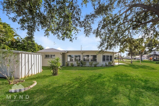 Building Photo - 10100 Paradise Blvd