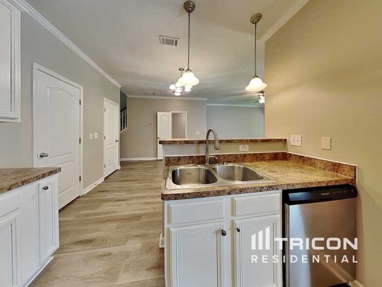 Building Photo - 9607 Rushmore Cir