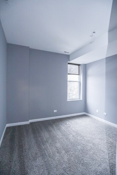 Building Photo - 1586 N Clybourn Ave