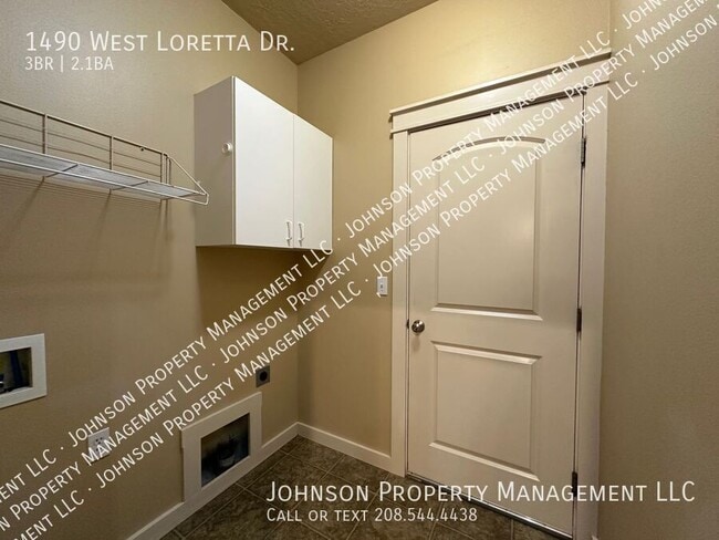 Building Photo - 1490 W Loretta St