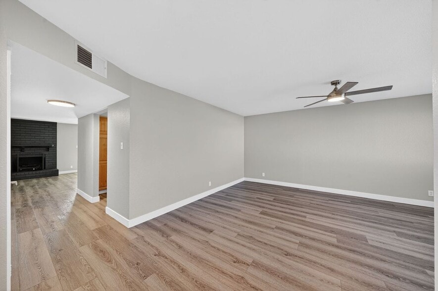 Building Photo - 809 Peacock Ct