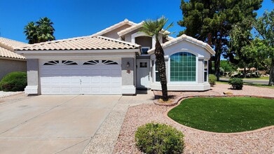 Building Photo - Waterfront living in Chandler!
