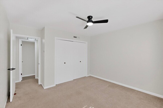 Building Photo - 2018 Warnford Pl