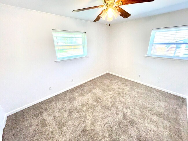 Building Photo - 201 E Fuller Dr