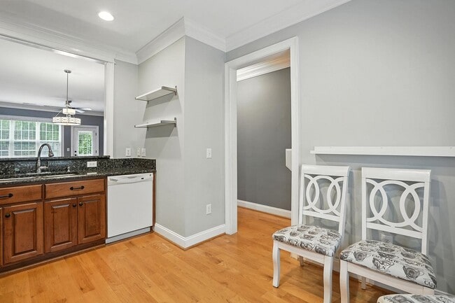Building Photo - BEAUTIFUL BRICK FRONT TOWNHOME HOLLY SPRINGS!