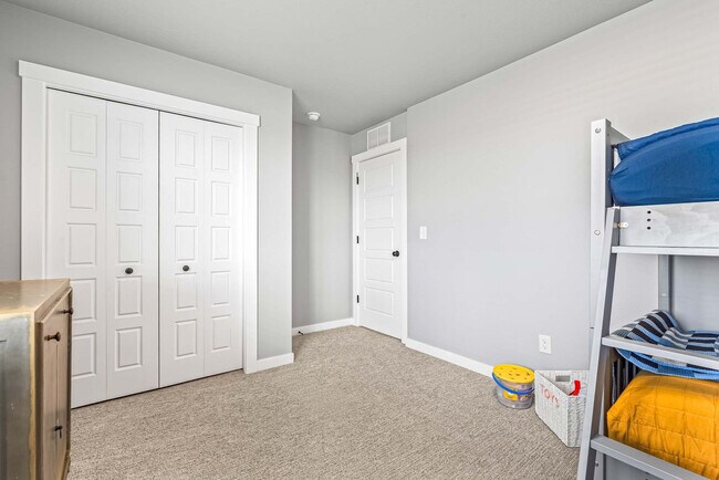 Building Photo - 5126 E Sylvan Hart Dr