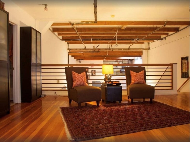 Master upstairs loft sitting area or area for whatever you choose - 1924 Union St