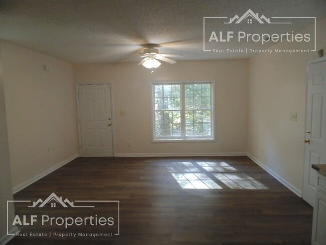 Building Photo - For Rent – Newly Renovated 2BR/1BA