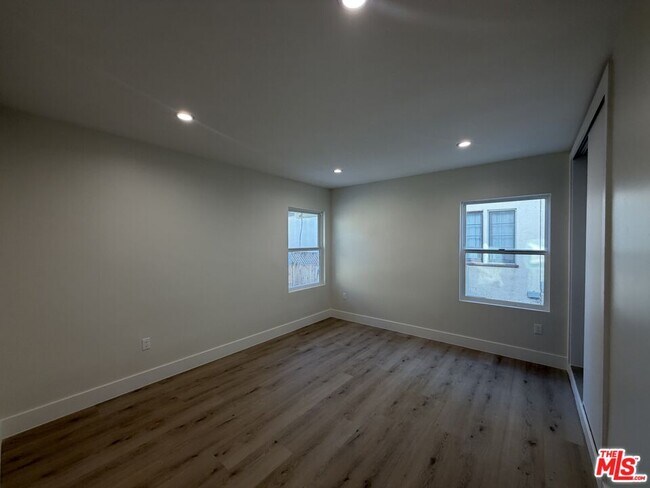 Building Photo - 1546 S Ogden Dr