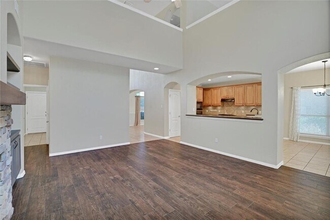 Building Photo - 2001 Singing Hls