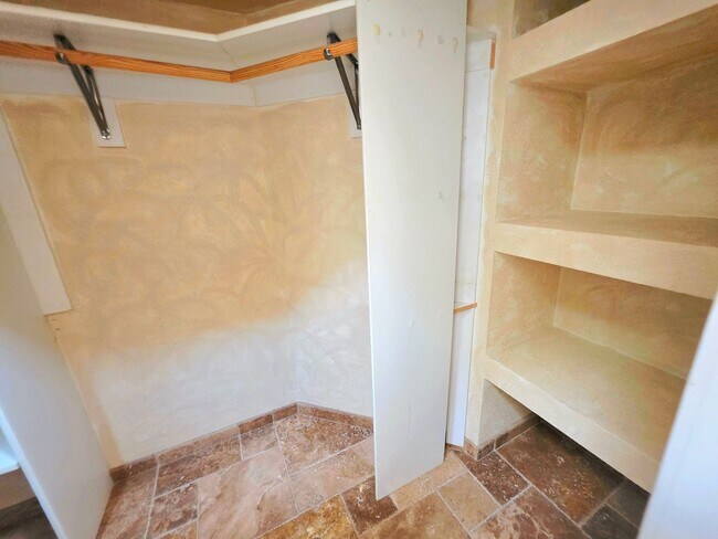Building Photo - 4 Bed 2.5 Bath- 42nd St & Shea- Pool- Move in special