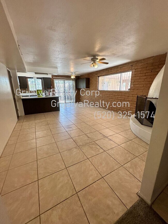 Building Photo - 2650 W Calle Padilla