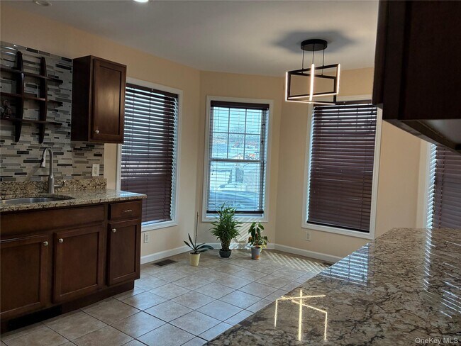 Building Photo - 24 Alice Ct