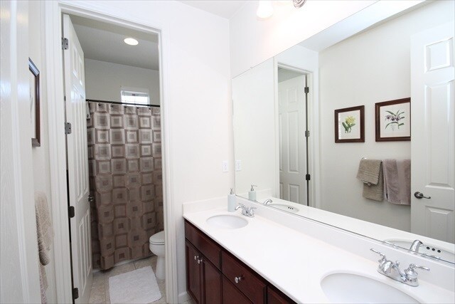 Building Photo - Gorgeous Home In the Desired Chesapeake Neighborhood