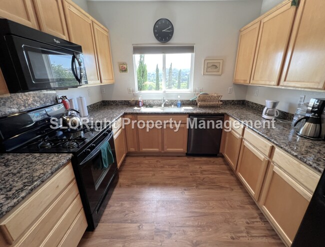 Building Photo - AVAILABLE AUGUST - Gorgeous 3 Bedroom Paso Robles Home