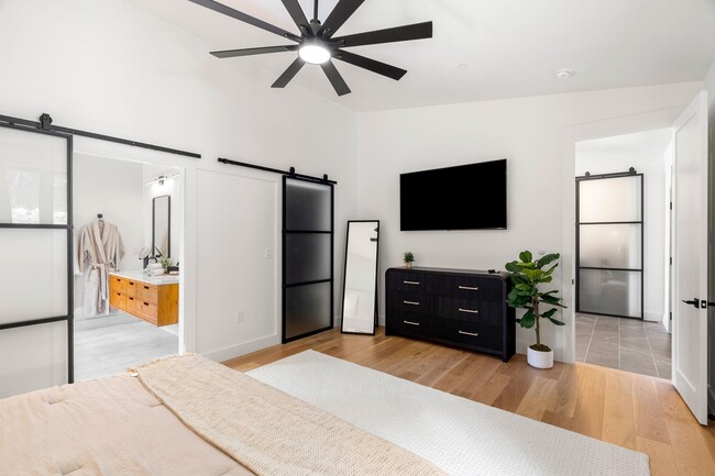 Building Photo - 162 Pond Rd