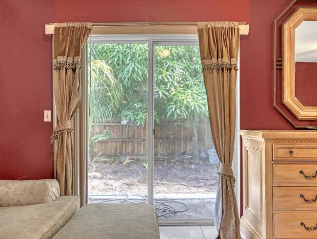 Building Photo - 1950 Wisteria St