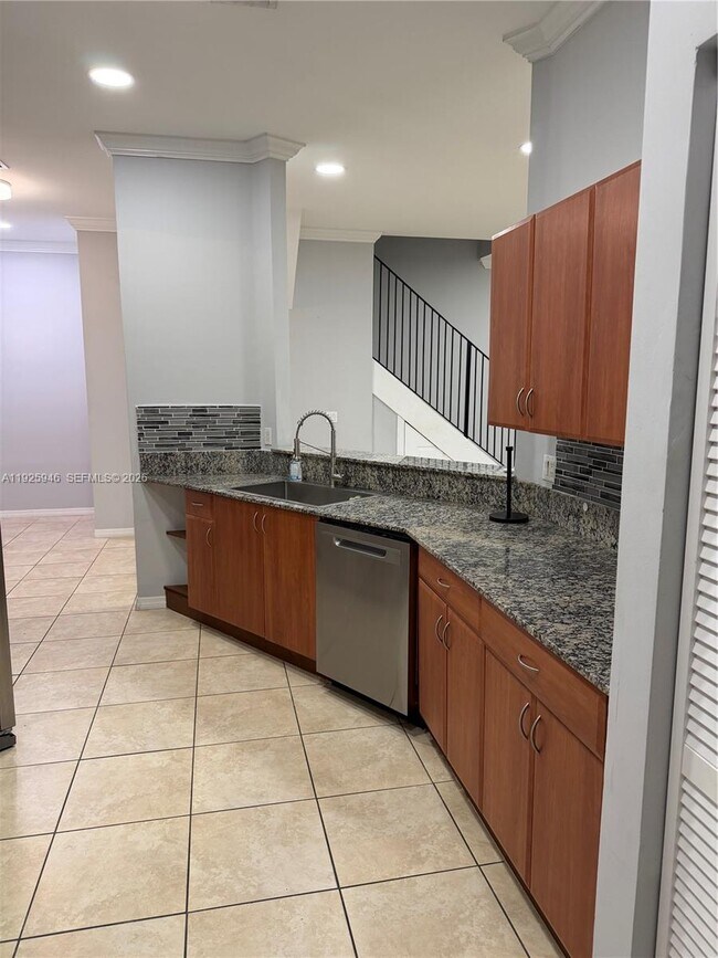 Building Photo - 2927 SW 18th Terrace