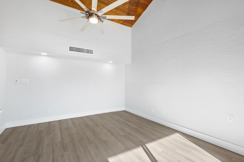 Building Photo - 2077 Corner Lake Dr