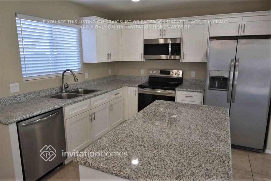 Building Photo - 3215 W Salter Dr