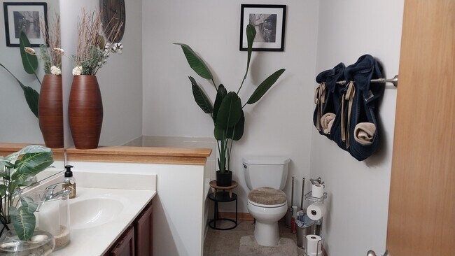 Building Photo - 12745 W Wakefield Dr