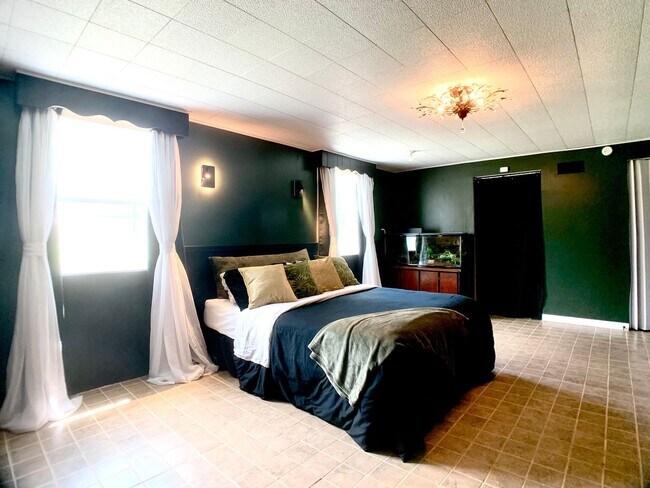 Building Photo - 313 Verdun Dr