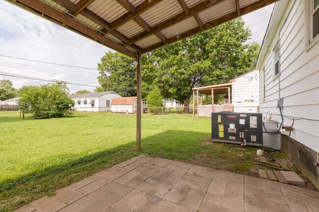 Building Photo - 2 Bed / 1 Bath in Tulsa! Ready Mid May!