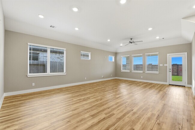 Building Photo - 808-808 Marisol Bay Dr