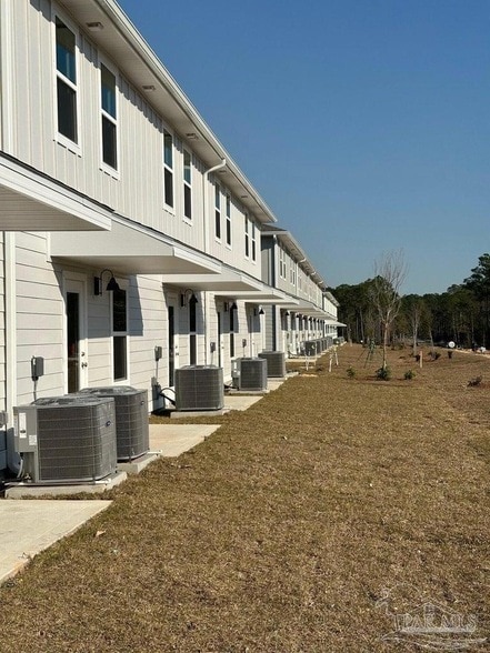 Building Photo - 5737 Stellarjay St