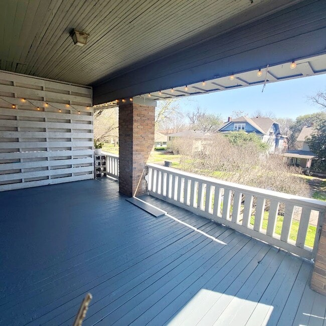 Building Photo - 2 Bedroom, 1 Bath Apartment in Munger Plac...