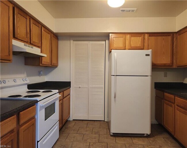 Building Photo - 6045 Bradford Dr