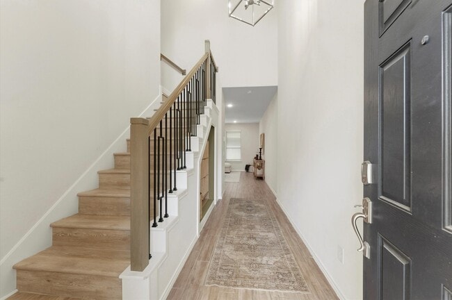 Building Photo - 1822 Calabasas Way